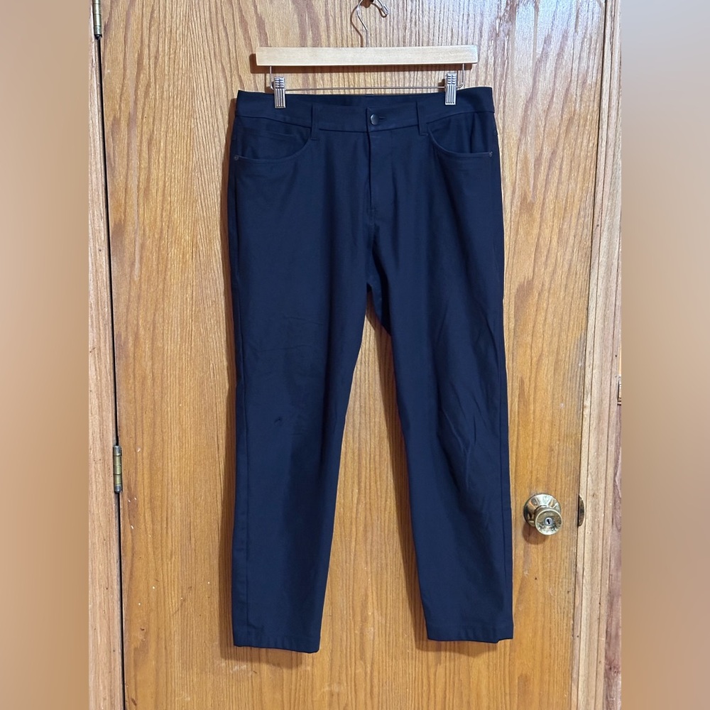 Lululemon men’s black sz 32 Trousers. U